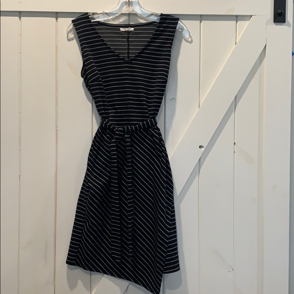 Sleeveless professional casual dress